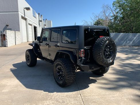 Used 2015 Jeep Wrangler Unlimited Sahara w/ Connectivity Group AWD/4WD image 3