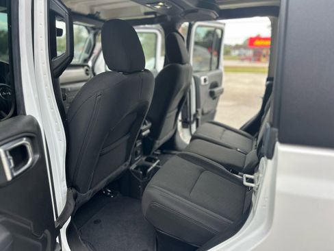 Used 2022 Jeep Gladiator Sport image 10