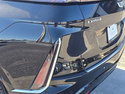 New 2026 Cadillac Lyriq Luxury image 11