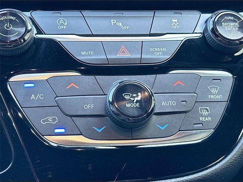 Used 2019 Chrysler Pacifica Touring Plus w/ S Appearance Package image 17