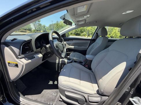Used 2017 Hyundai Elantra SE FWD image 9