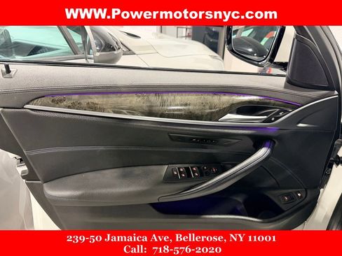 Used 2020 BMW 530e w/ M Sport Package image 44