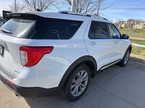 Used 2023 Ford Explorer Limited image 2