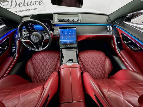 Used 2022 Mercedes-Benz S 580 4MATIC Sedan w/ AMG Line Package image 18