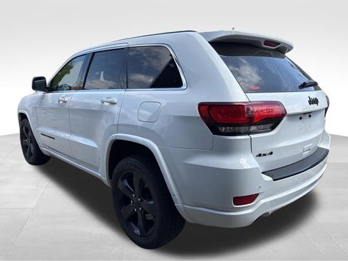 Used 2015 Jeep Grand Cherokee Altitude image 2