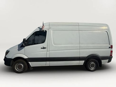 Used 2017 Mercedes-Benz Sprinter 2500 image 3