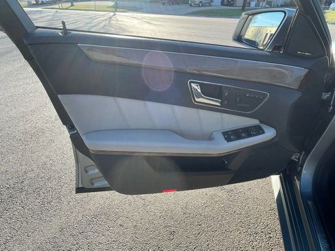 Used 2011 Mercedes-Benz E 350 4MATIC Sedan image 20
