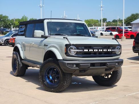 Used 2021 Ford Bronco Outer Banks AWD/4WD image 2