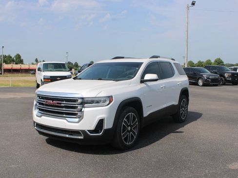 Used 2023 GMC Acadia SLT w/ Preferred Package FWD image 4