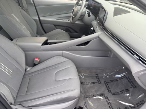Used 2025 Hyundai Elantra SEL FWD image 27