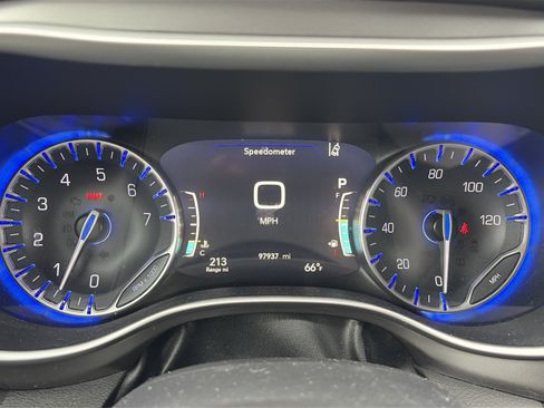 Used 2022 Chrysler Pacifica Touring-L FWD image 24