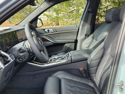 New 2026 BMW X5 xDrive50e image 10