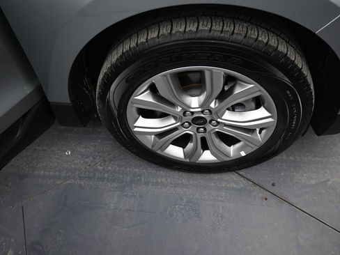 Used 2024 Ford Edge Titanium image 10