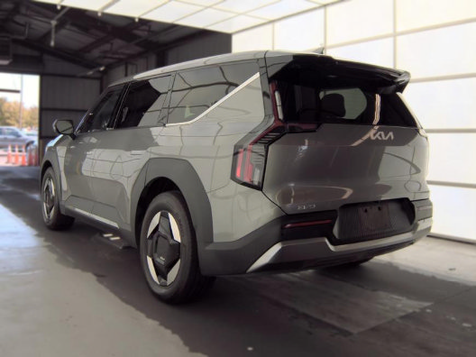Used 2024 Kia EV9 Light Long Range RWD image 11