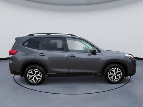 Used 2021 Subaru Forester Premium image 7