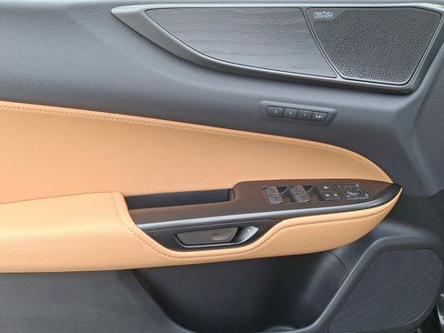 Used 2025 Lexus NX 450h+ Luxury image 9