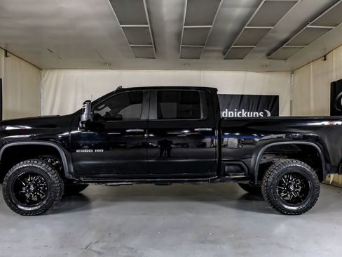 Used 2021 Chevrolet Silverado 2500 Custom w/ Custom Value Package AWD/4WD image 11