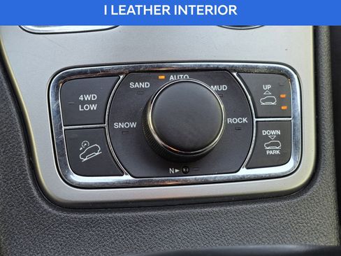 Used 2018 Jeep Grand Cherokee Overland image 28