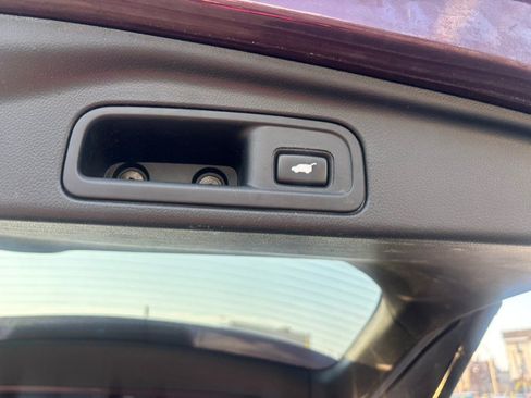Used 2016 Honda Pilot Touring image 12