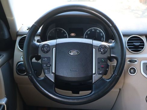 Used 2015 Land Rover LR4 HSE image 19