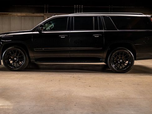 Used 2020 Cadillac Escalade ESV Premium Luxury image 5