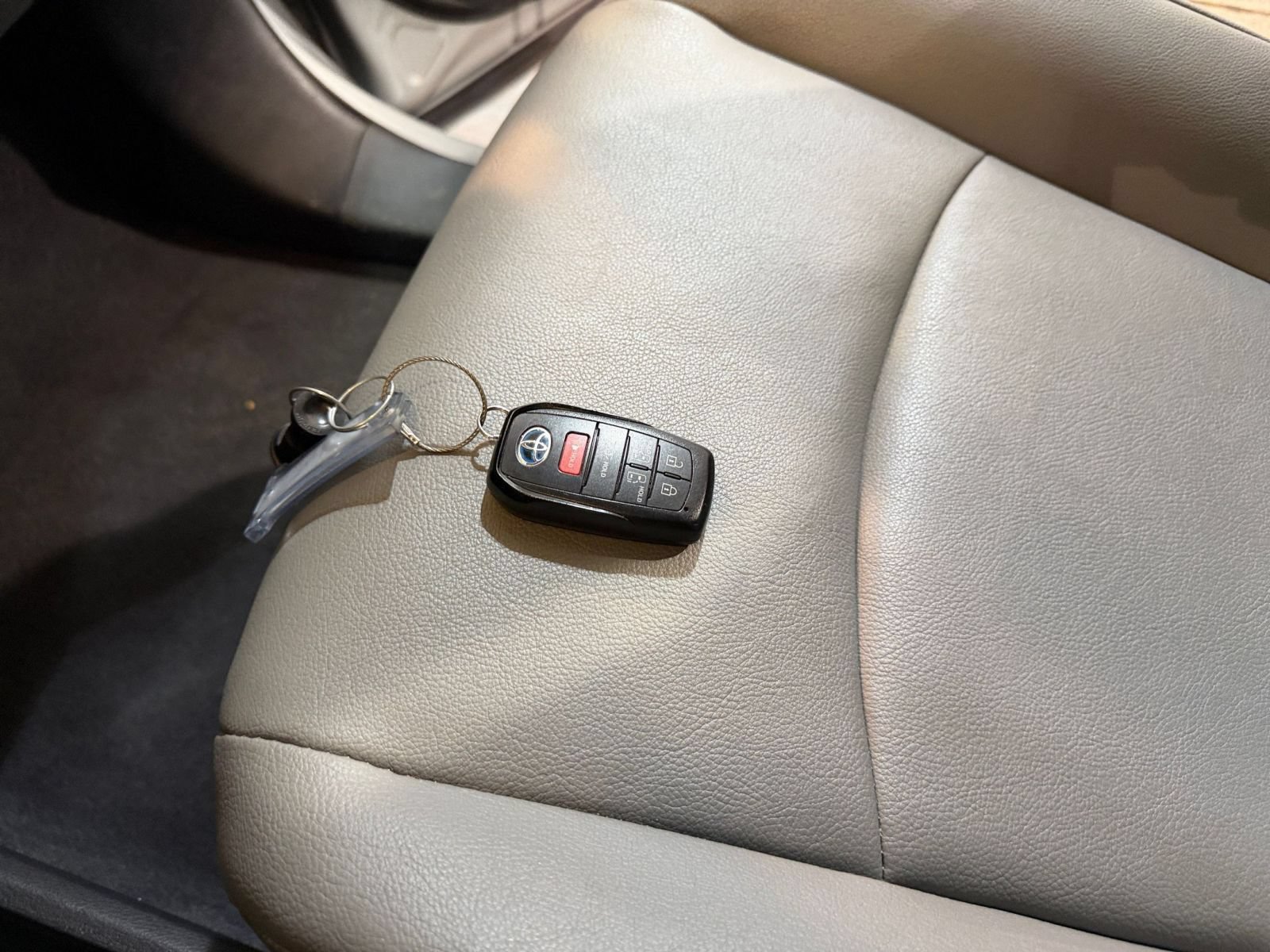 Used 2025 Toyota Sienna XLE FWD image 20