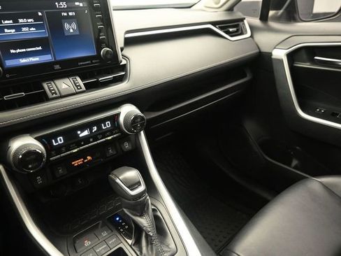 Used 2020 Toyota RAV4 XLE Premium image 30