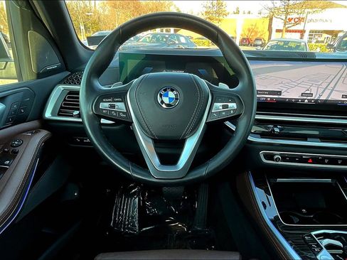Used 2025 BMW X5 xDrive50e image 5