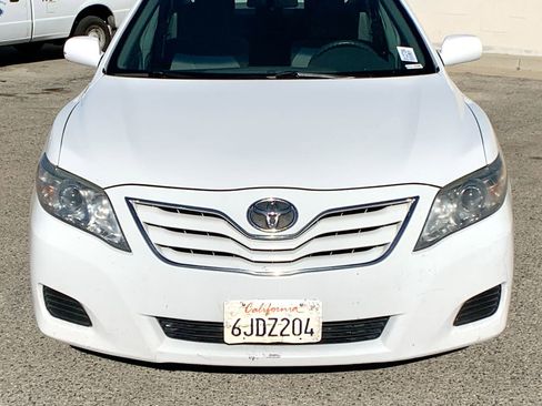 Used 2010 Toyota Camry LE image 10