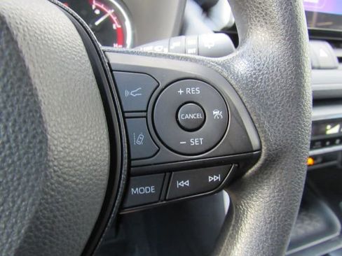 Used 2025 Toyota RAV4 XLE image 38