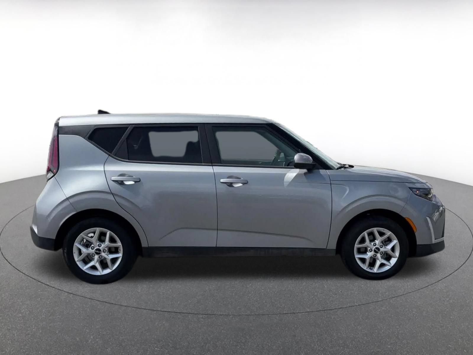 Used 2025 Kia Soul LX w/ LX Technology Package FWD image 15