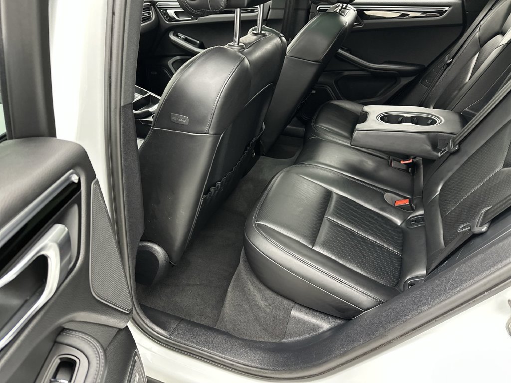 Used 2022 Porsche Macan AWD/4WD image 23