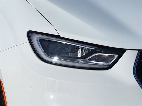 Certified 2022 Chrysler Pacifica Touring-L image 16