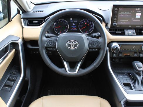 Used 2020 Toyota RAV4 XLE Premium AWD/4WD image 13