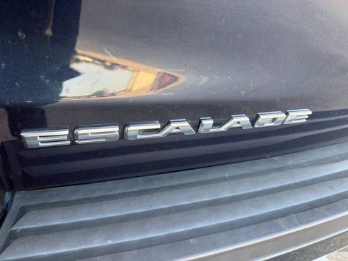 Used 2018 Cadillac Escalade Luxury RWD image 10