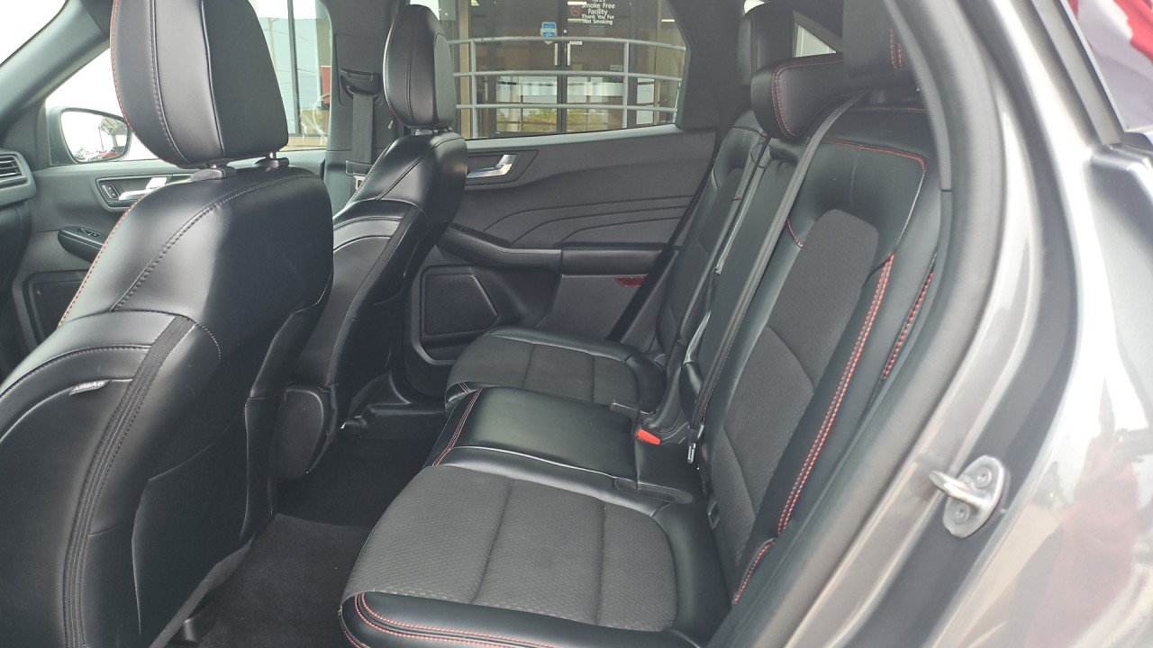 Used 2023 Ford Escape ST-Line FWD image 13