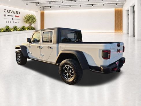 Used 2024 Jeep Gladiator Rubicon w/ Technology Group AWD/4WD image 11