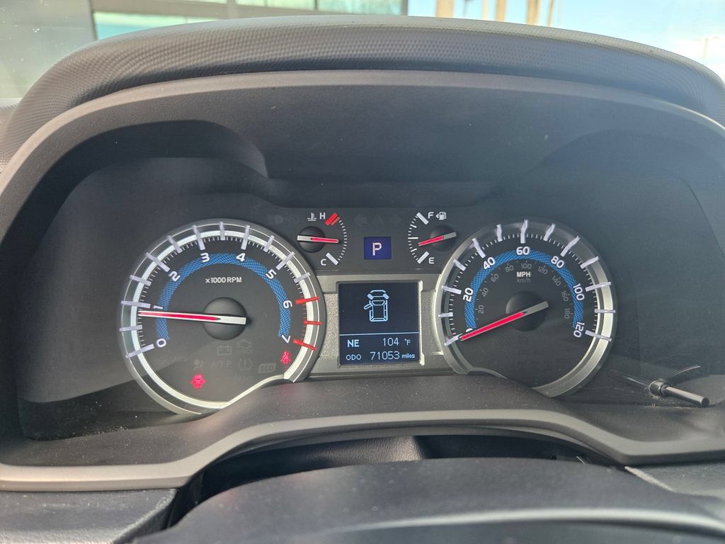 Used 2018 Toyota 4Runner SR5 AWD/4WD image 22