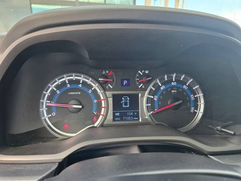 Used 2018 Toyota 4Runner SR5 AWD/4WD image 22