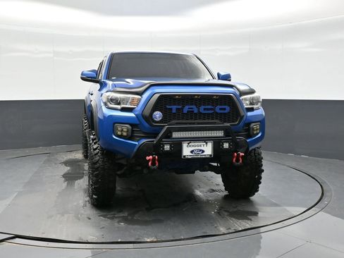 Used 2017 Toyota Tacoma TRD Off-Road w/ Tow Package (A/T) AWD/4WD image 11