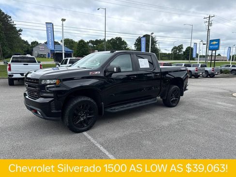 Used 2022 Chevrolet Silverado 1500 LT Trail Boss w/ LT Trail Boss Premium Package AWD/4WD image 2