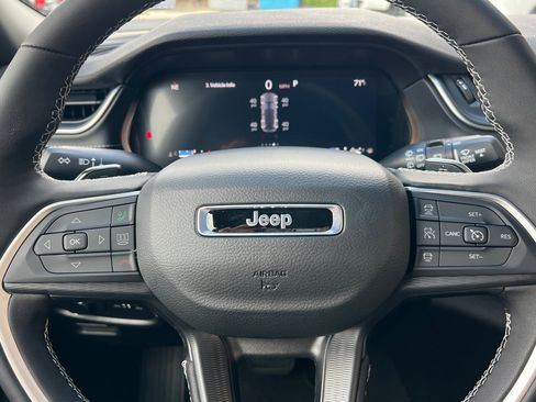 New 2025 Jeep Grand Cherokee Altitude image 24