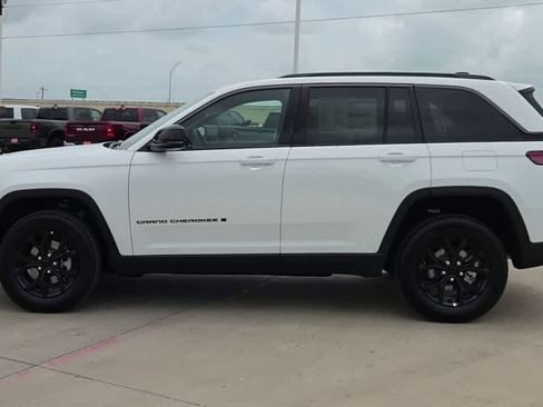 New 2026 Jeep Grand Cherokee Altitude RWD image 5