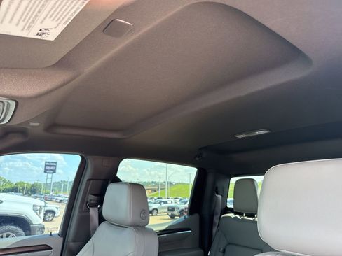 Used 2024 GMC Sierra 1500 SLT AWD/4WD image 18