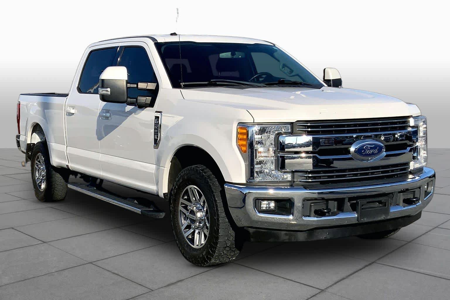 Used 2017 Ford F250 Lariat w/ Lariat Value Package RWD image 3
