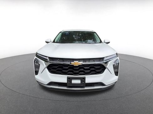 Used 2025 Chevrolet Trax LT FWD image 5