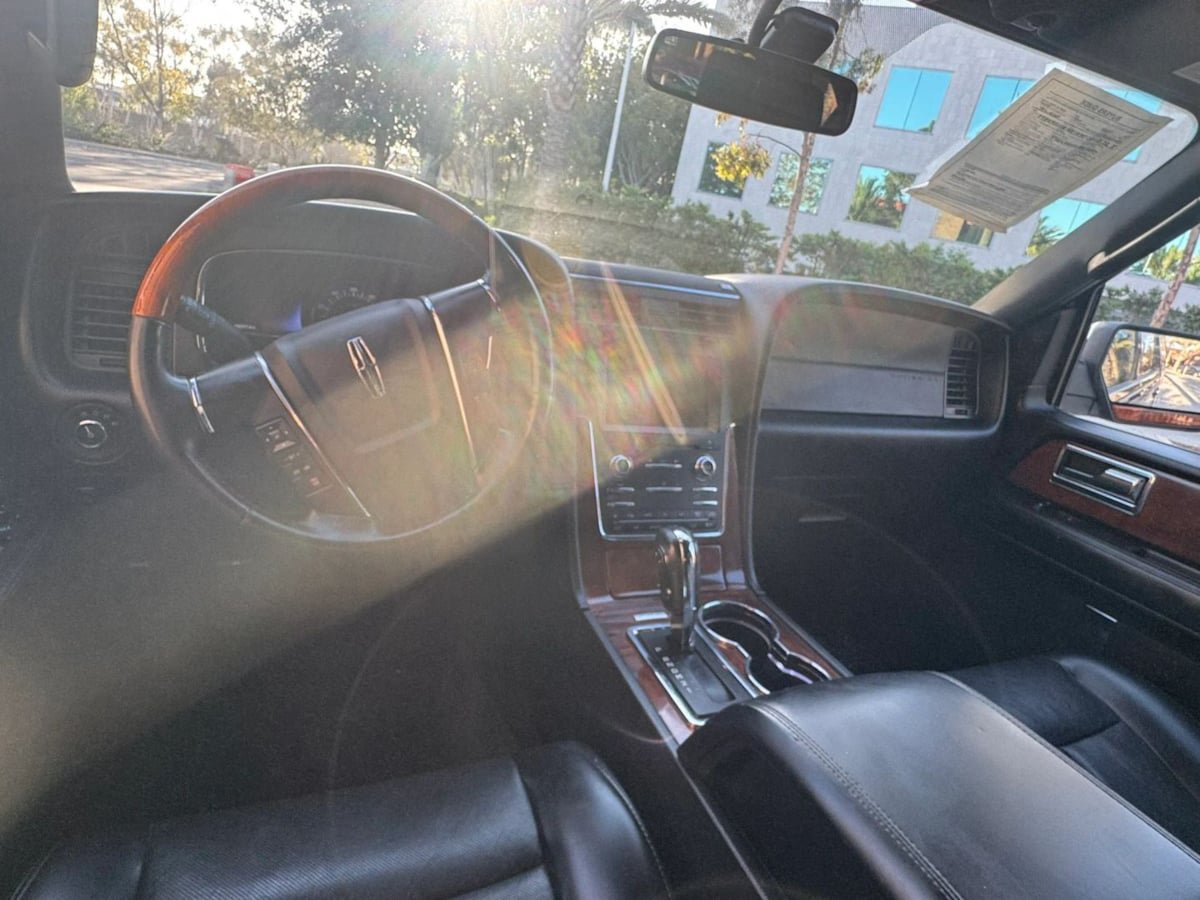 Used 2017 Lincoln Navigator Select AWD/4WD image 9