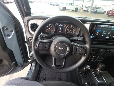 Used 2024 Jeep Gladiator Sport image 24