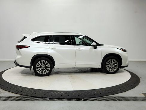 Used 2021 Toyota Highlander Platinum AWD/4WD image 9