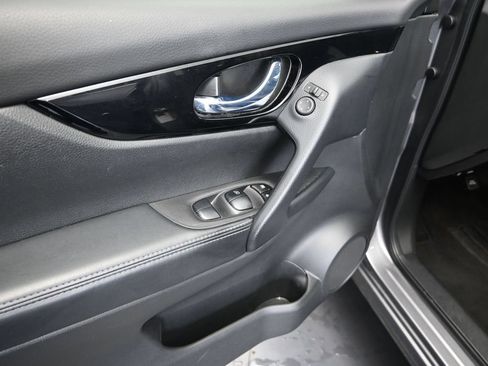Used 2022 Nissan Rogue Sport SV FWD image 11